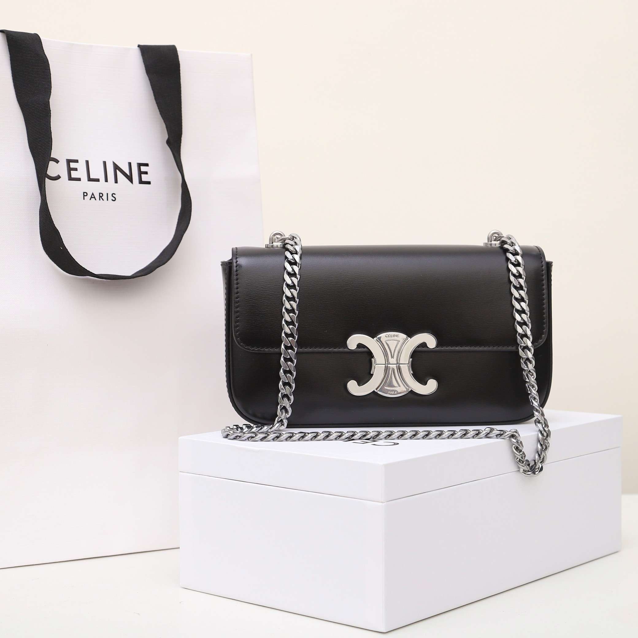 CELINE CLAUDE's shiny cow leather chain shoulder backpack