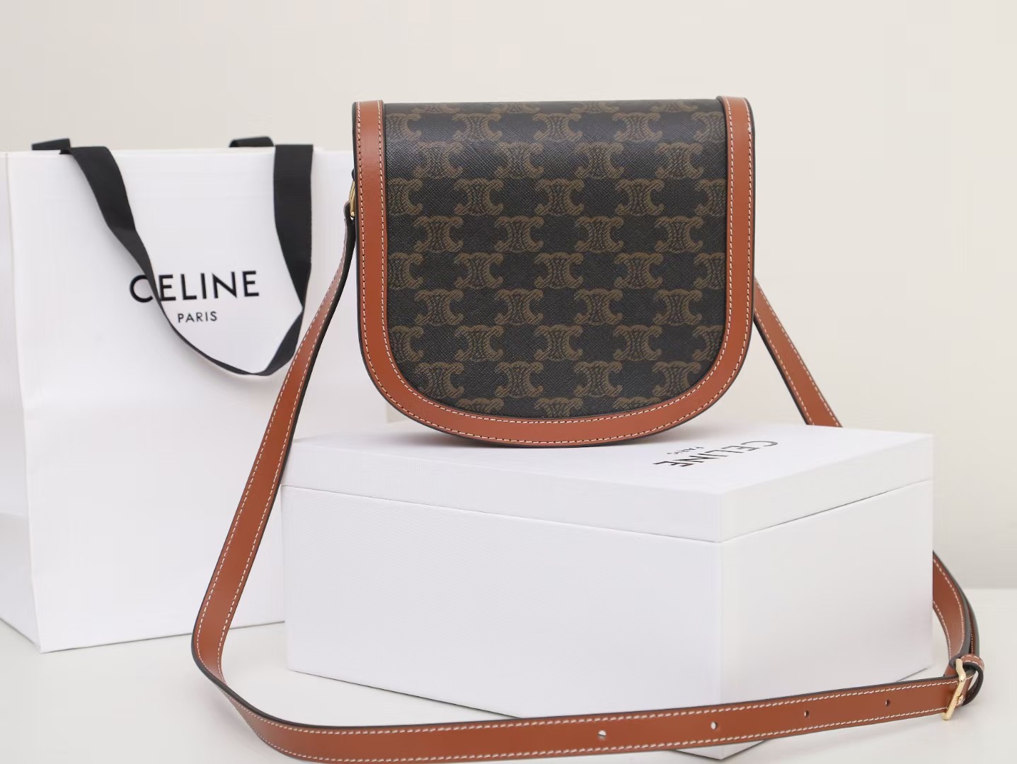 CELINE BESACE CLEA glossy cow leather handbag