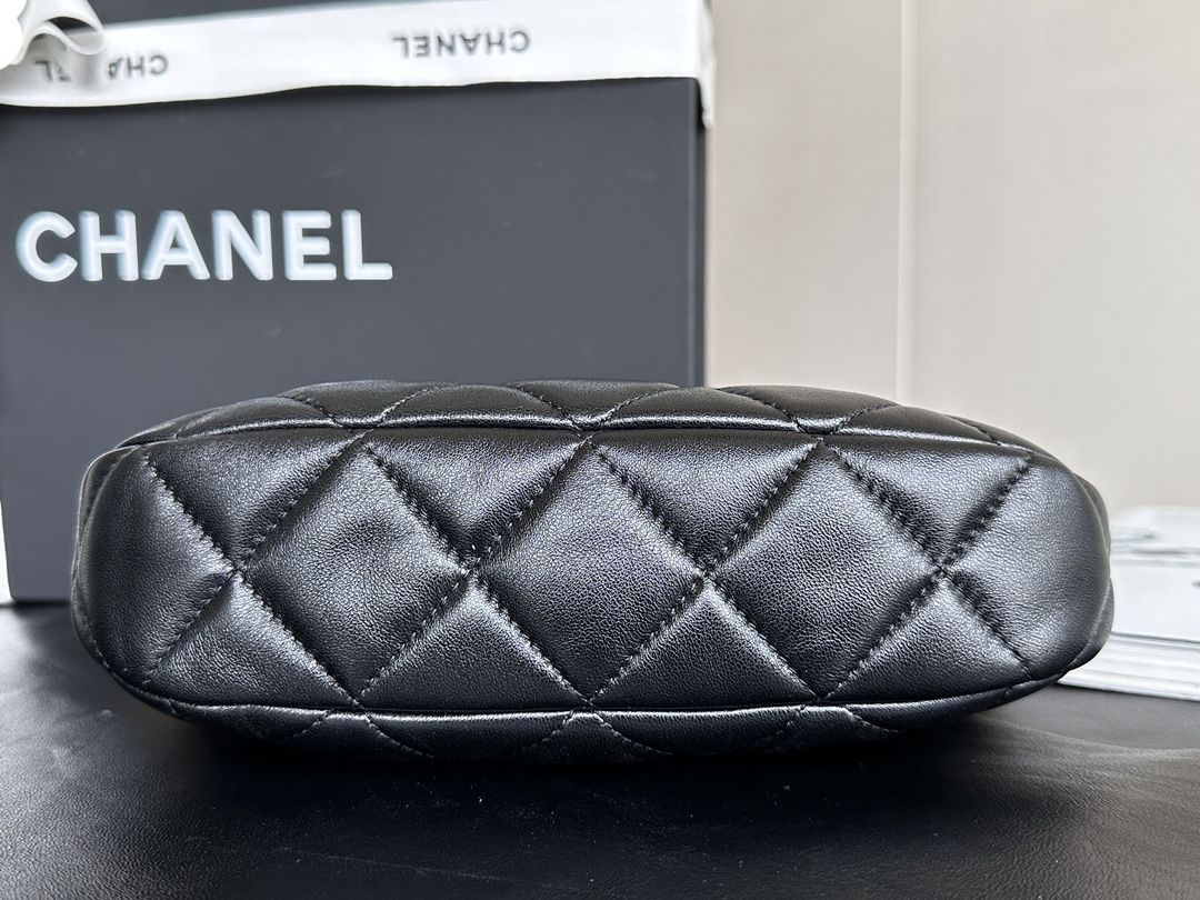 CHANEL 22K Hobo Underarm bag Black gold authentic leather bag