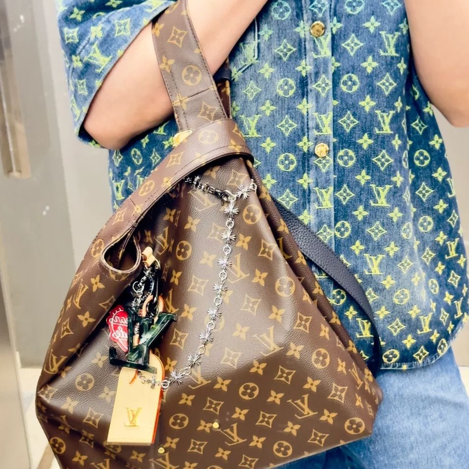 Louis Vuitton ATLANTIS GM Handbag