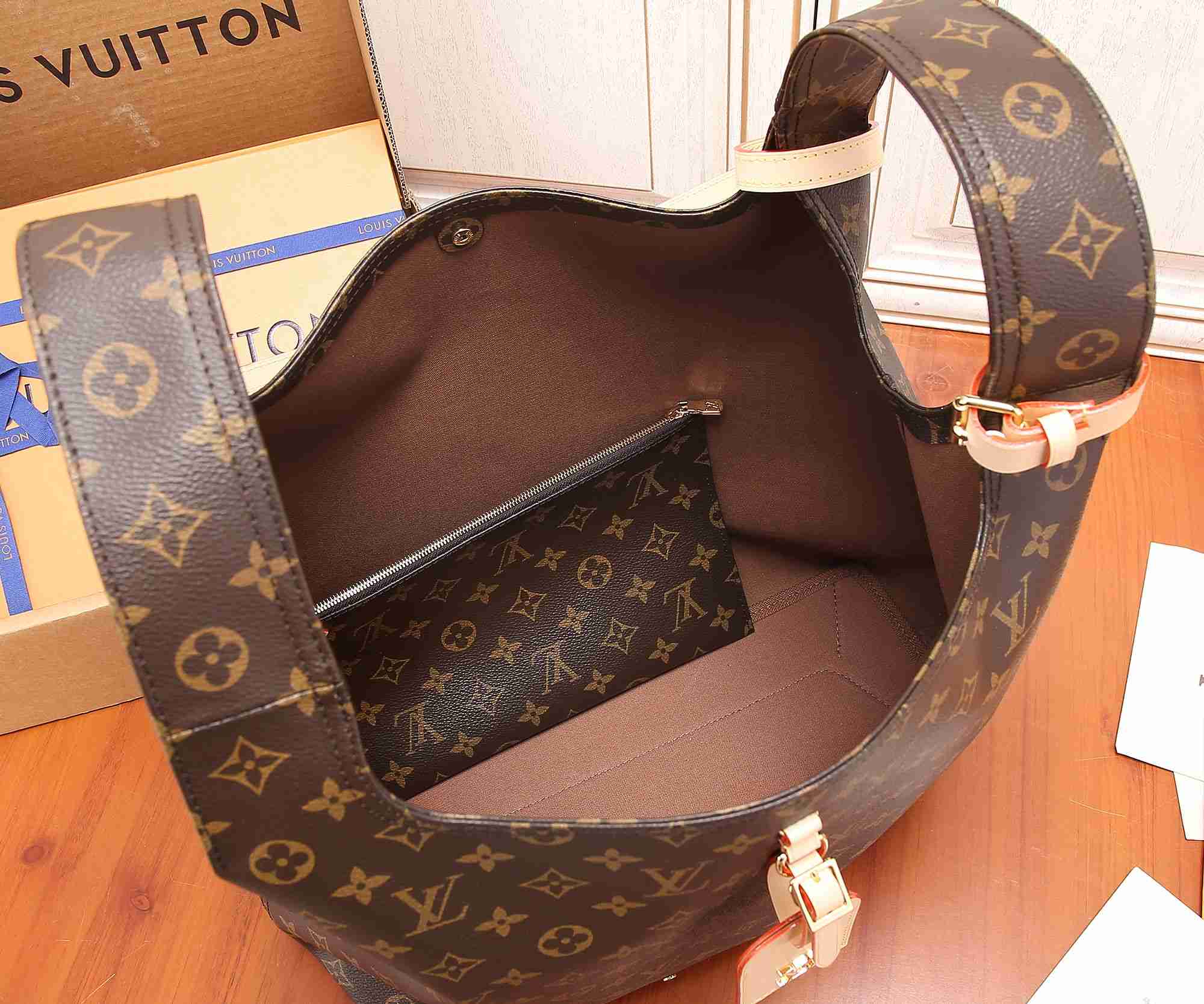 Louis Vuitton ATLANTIS GM Handbag