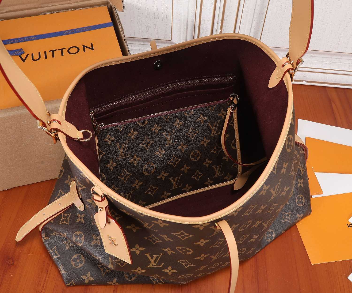 Louis Vuitton CARRYALL MM Handbag