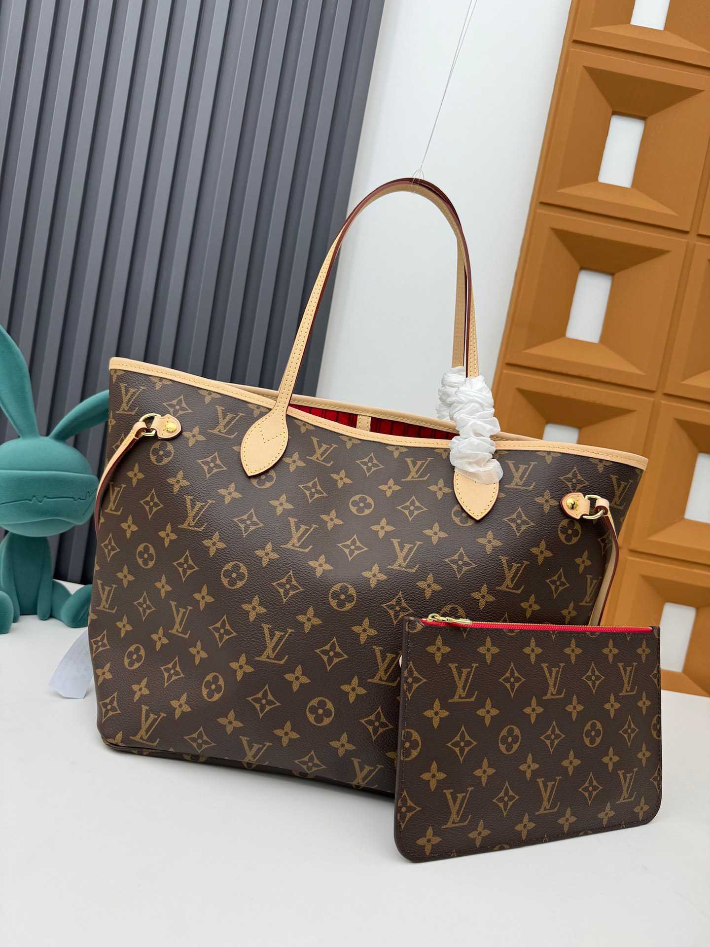 Louis Vuitton Neverfull MM Handbag