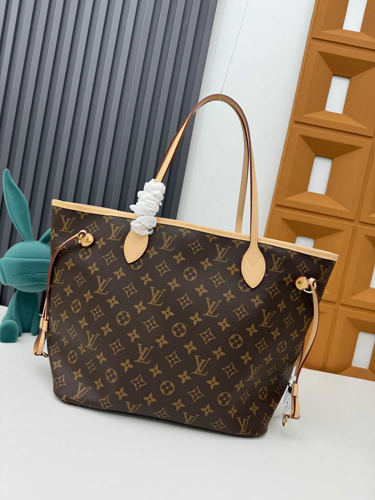 Louis Vuitton Neverfull MM Handbag