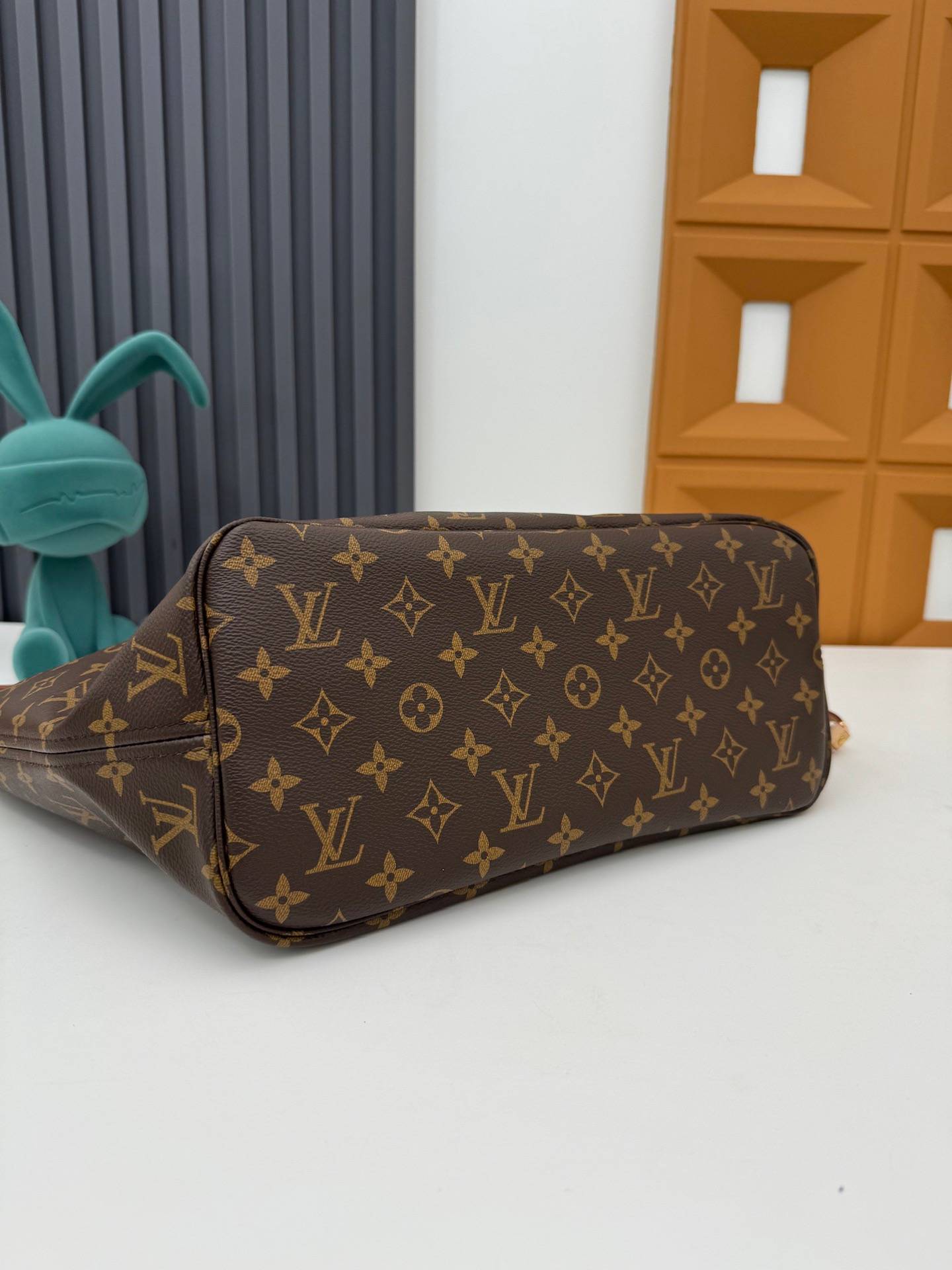 Louis Vuitton Neverfull MM Handbag