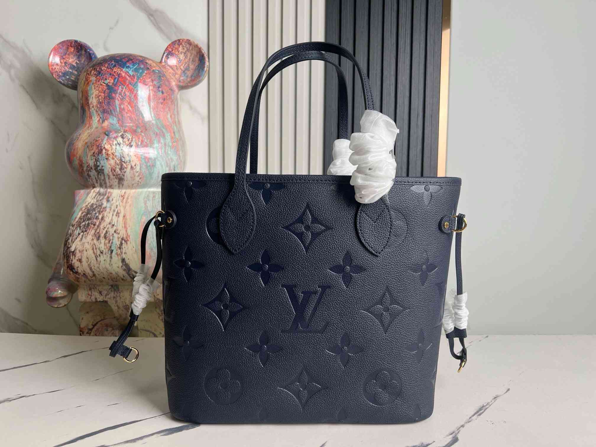 Louis Vuitton Neverfull MM Handbag