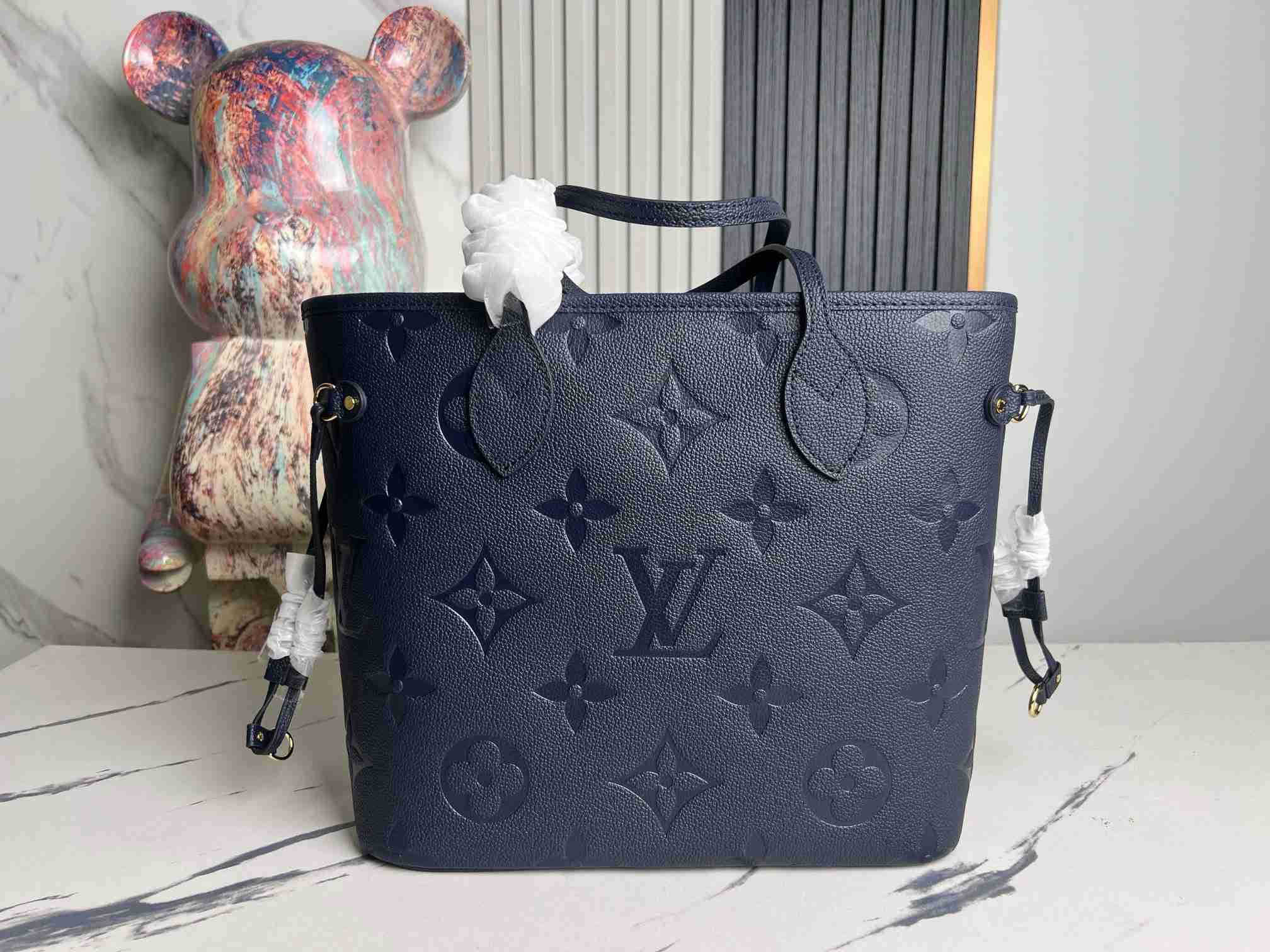 Louis Vuitton Neverfull MM Handbag