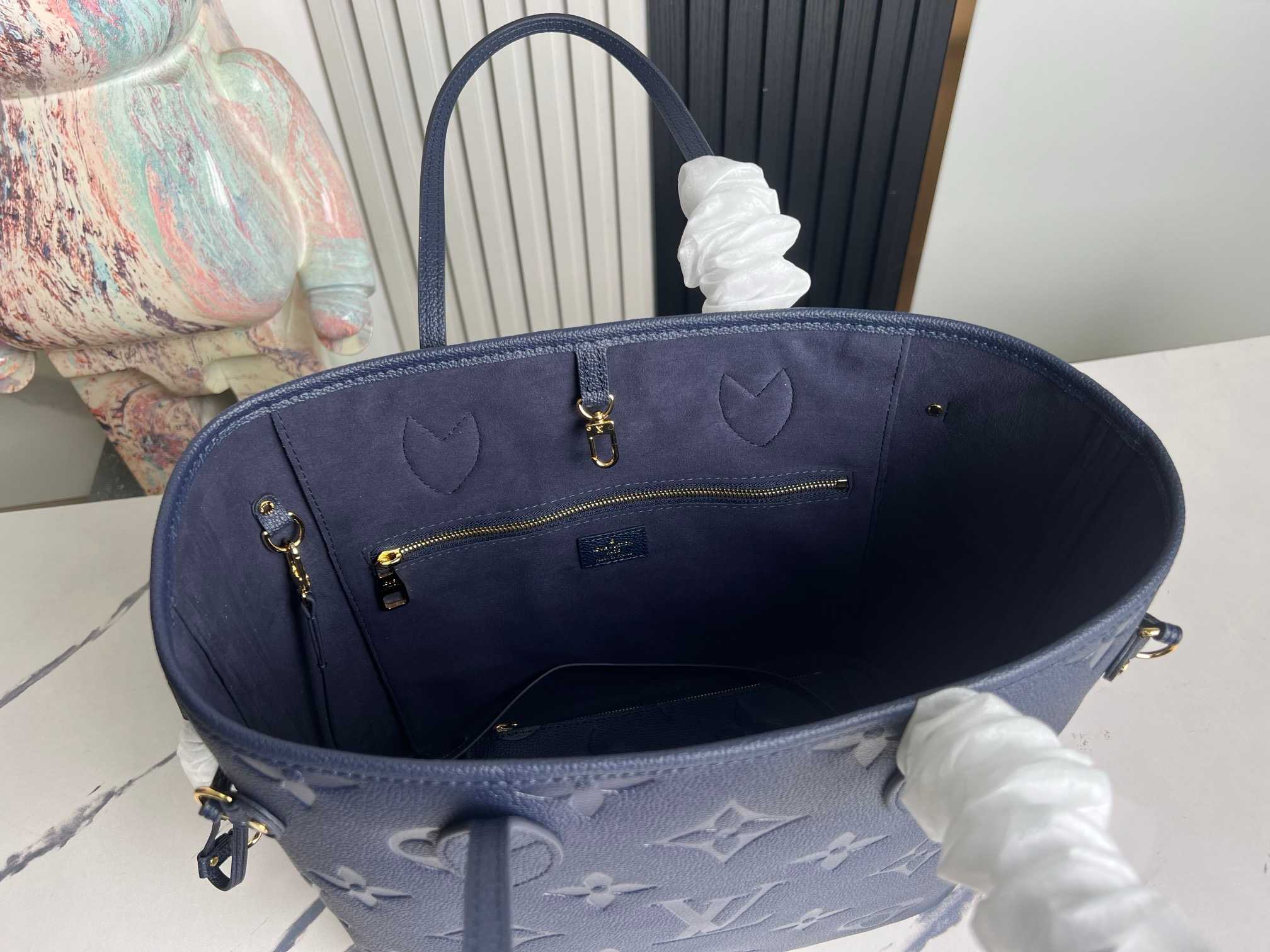 Louis Vuitton Neverfull MM Handbag