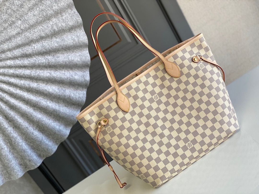 Louis Vuitton Neverfull MM Handbag