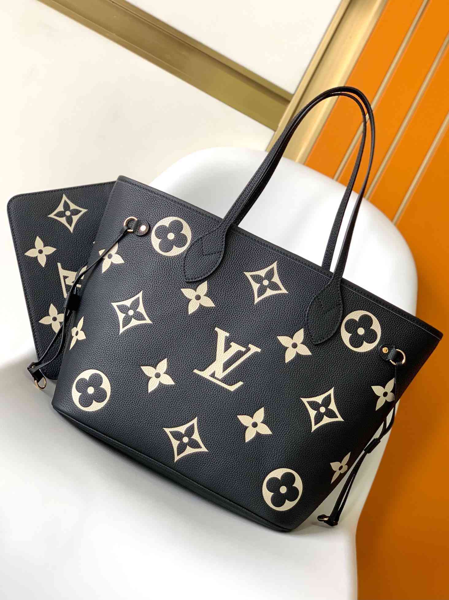 Louis Vuitton Neverfull MM Handbag