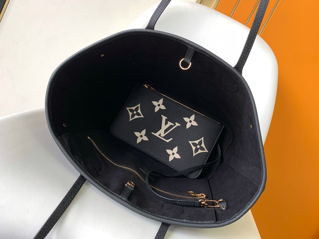 Louis Vuitton Neverfull MM Handbag