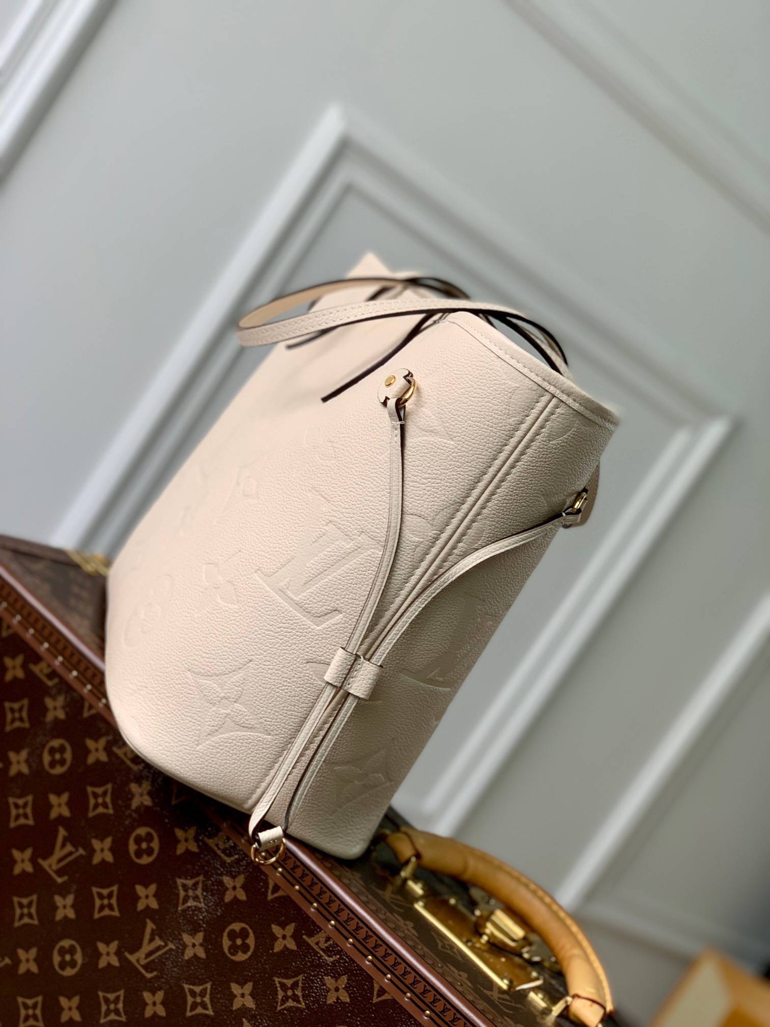 Louis Vuitton Neverfull MM Handbag