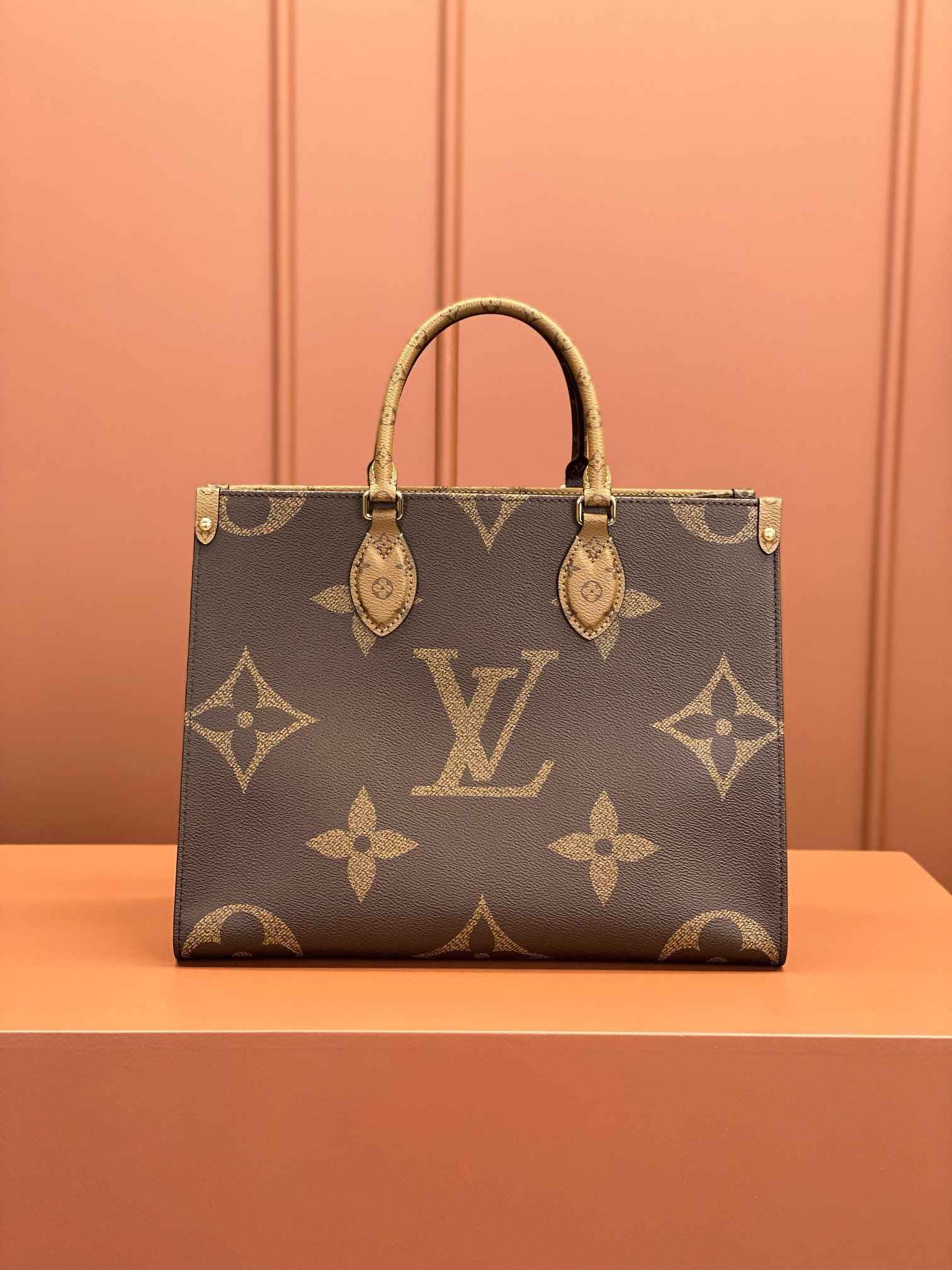 Louis Vuitton ONTHEGO MM Handbag