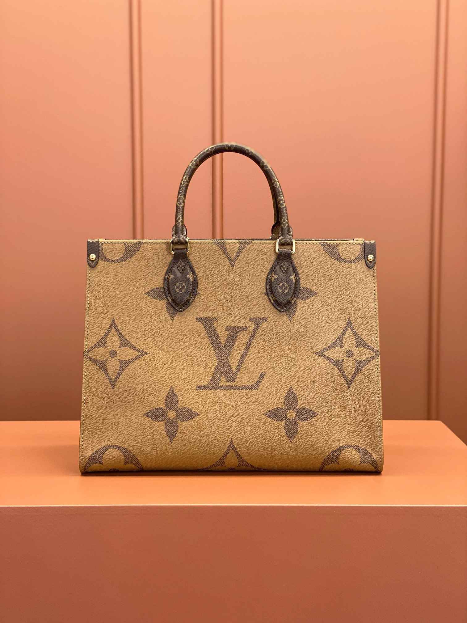 Louis Vuitton ONTHEGO MM Handbag