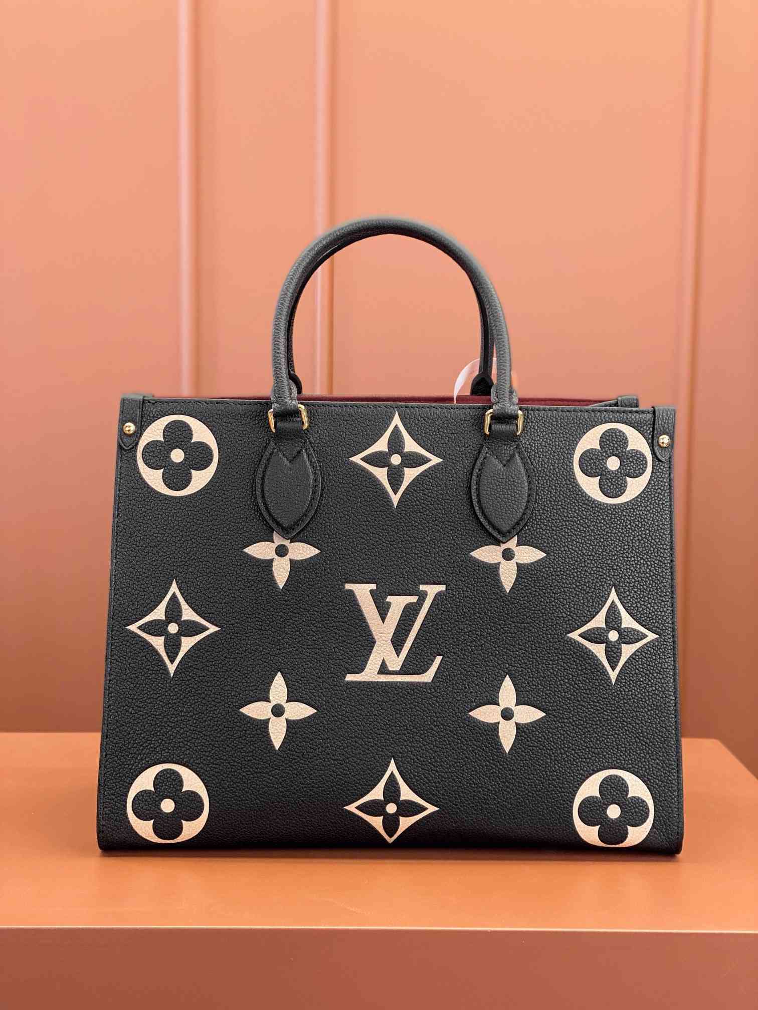 Louis Vuitton ONTHEGO MM Handbag