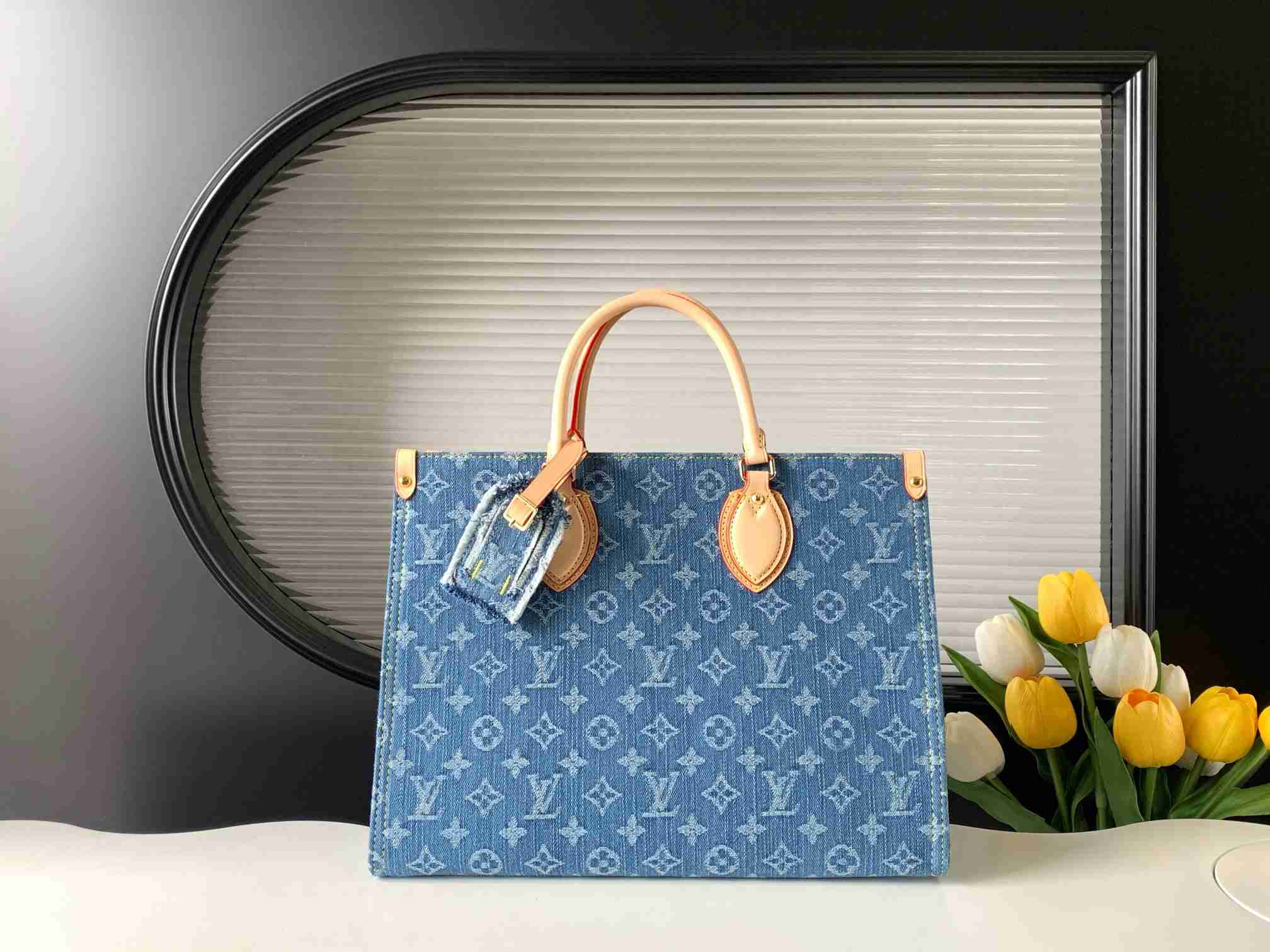 Louis Vuitton ONTHEGO MM Handbag