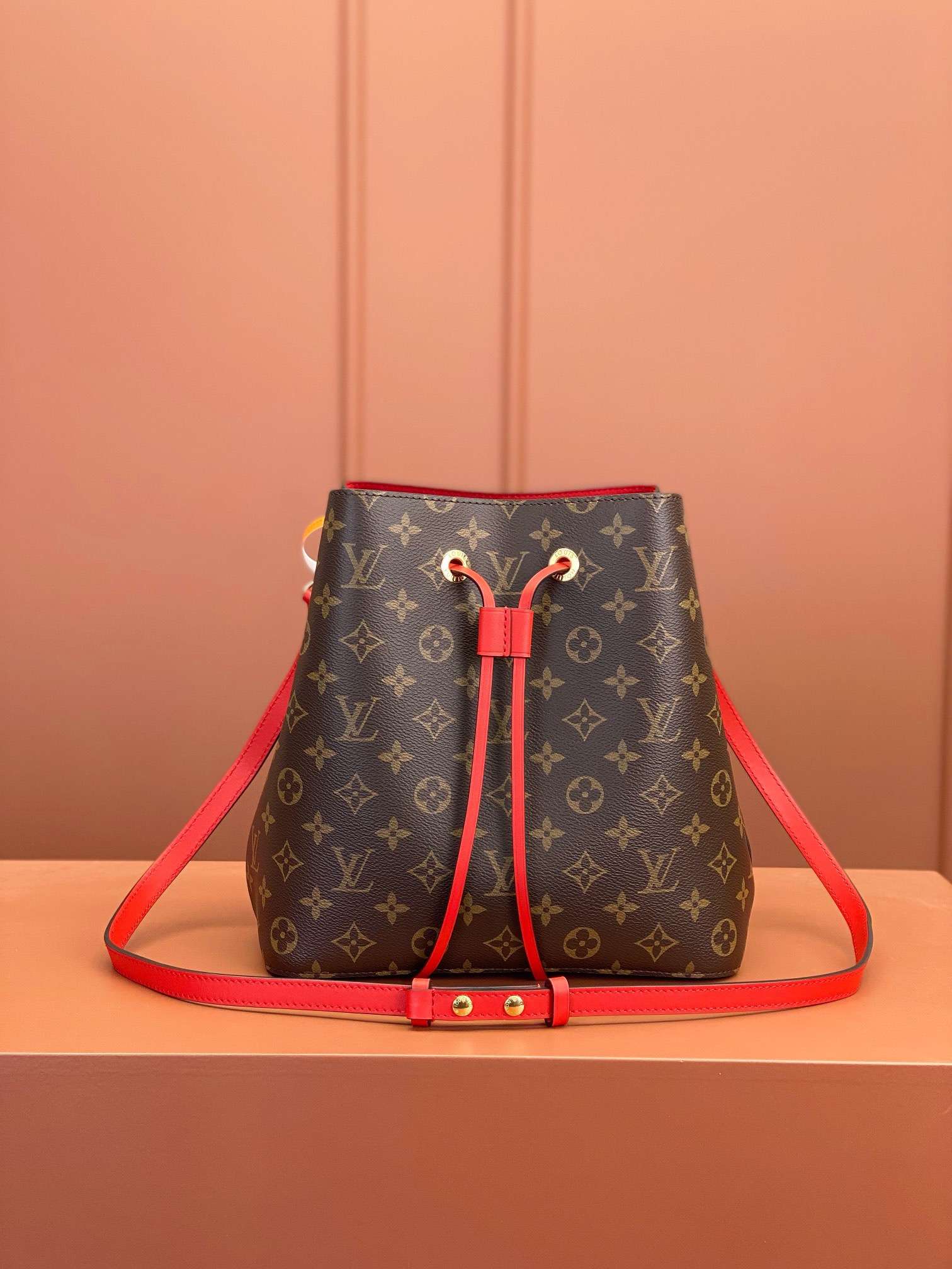 Louis Vuitton NEONOE MM Handbag M44021