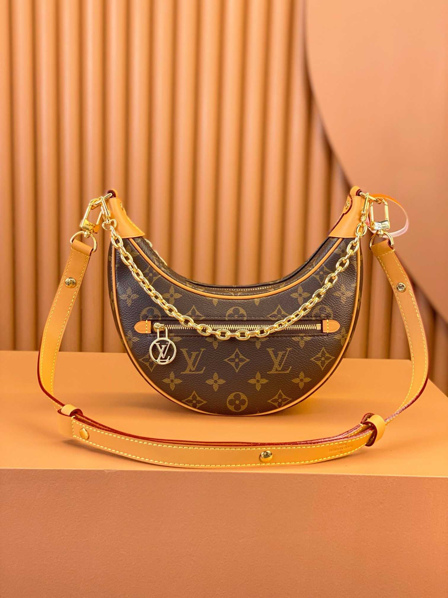 Louis Vuitton LOOP Handbag M81098